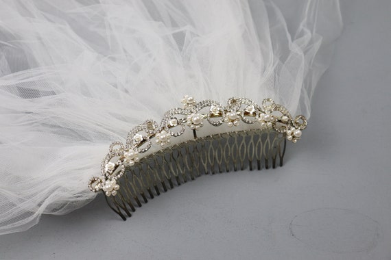 Vintage Wedding Veil with Silver Comb - image 3