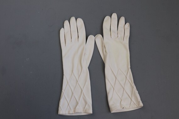 Vintage Women's White Short Cloth Gloves - image 2