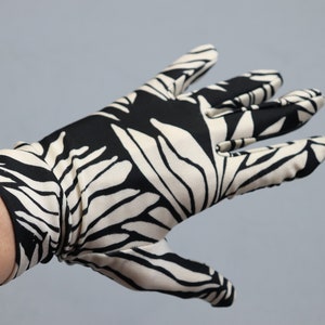 Vintage Women&#39;s Black & Beige Short Cloth Gloves