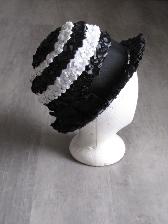 Vintage Black & White Summer Straw Hat - image 1