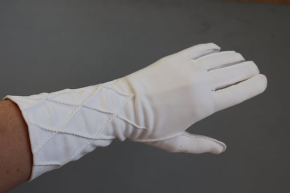 Vintage Women's White Short Cloth Gloves - image 1