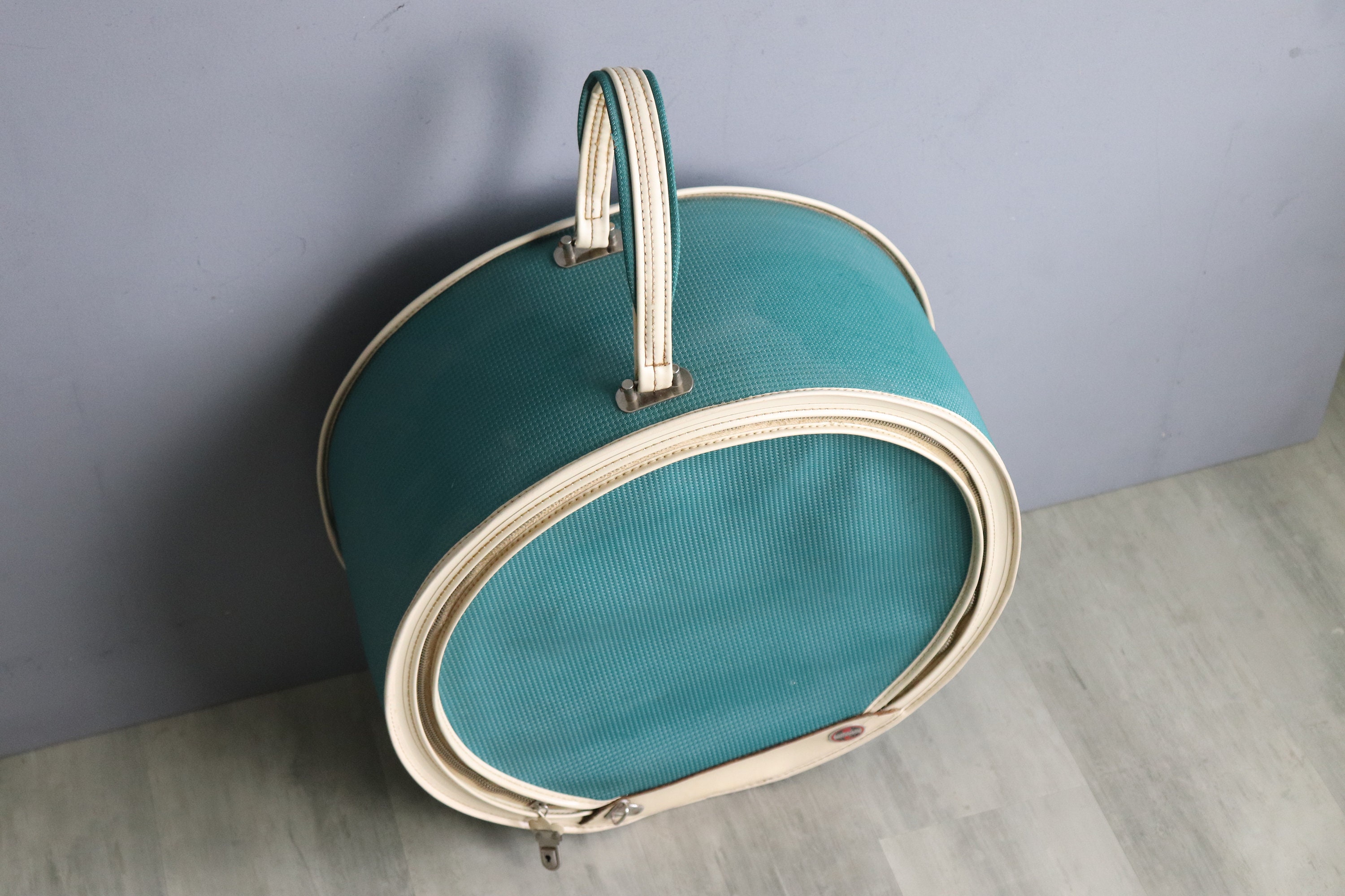 Vintage Medium Size Green Hat Box Round Luggage With Beige Etsy