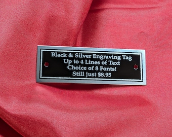 Etiqueta grabada: Borde florentino negro y plateado, texto personalizado (7,62 cm x 2,54 cm)
