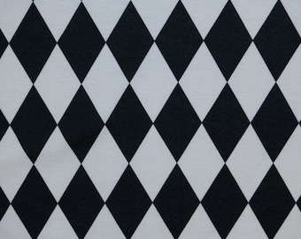Peut inclure: Tissu à motif de diamants noirs et blancs. Le tissu présente un motif répétitif de diamants noirs et blancs.