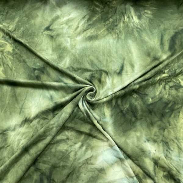 Tejido elástico de poliéster y elastano con doble cepillado, estampado tie-dye DBP n.° 567, color verde oliva musgo, 190 g/m², 147-152 cm de ancho, cortado a medida.