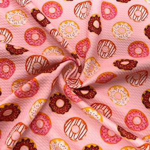 Impression beignet saupoudré de balles n° 549 Tissu artisanal pour vêtements en polyester élasthanne côtelé, double maille technique de plongée, 58 à 60 po. de large BTY