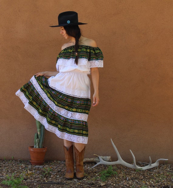 vintage fiesta dress // off the shoulder dress //