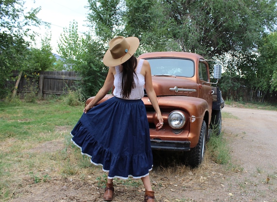 western denim skirt // broom skirt // eyelet lace