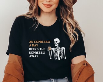 Trendy koffie shirt - grappig skelet T-shirt - koffieliefhebbers cadeau - vintage Halloween tshirt - skelet koffie shirt voor vrouwen