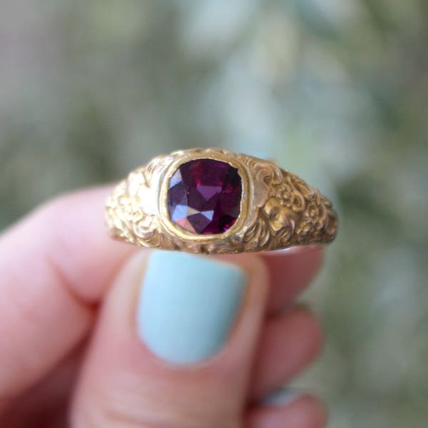 Sale! Vintage Garnet Men's ring 14k Yellow Gold with ornaments