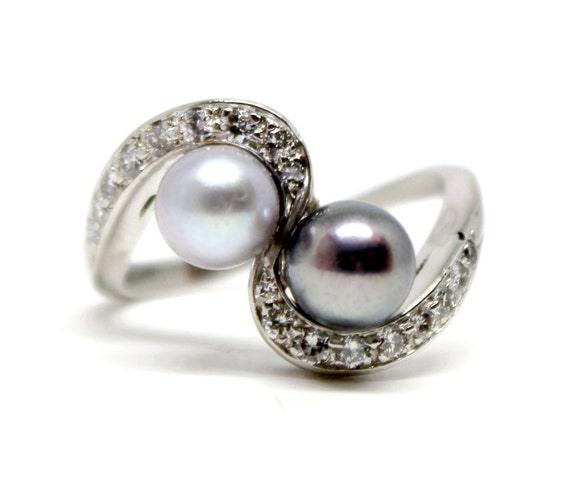 Vintage two color Pearl Ring with twist design Ri… - image 1