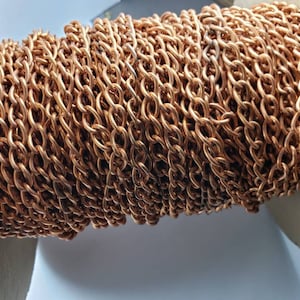 Massief koperen ketting, stoeprand, onbewerkt metaal, schakelmaat 6,3 x 10,7 mm, draaddiameter 1,5 mm, (#COPCRB020), bij de voet