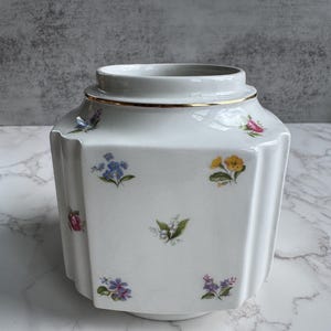 English Floral Jar Sadler cream with gold banding