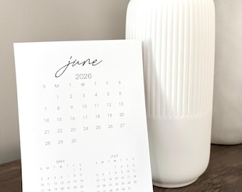 Calendario de escritorio mensual imprimible de 5 x 7 pulgadas, de junio de 2026 a mayo de 2027.