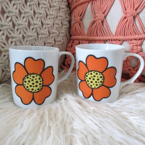 Set of 2 Vtg 60's/70's Retro Fruit Pedestal Coffee Mugs 8 oz