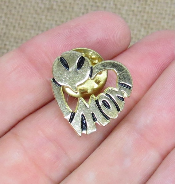 Vintage MOM Pin Gold Tone Gift for Her Groovy 70s… - image 1