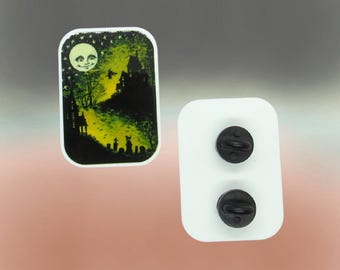 Halloween Pin - Spooky Haunted House Cemetery Scene Brooch - Retro Vintage Style Jewelry