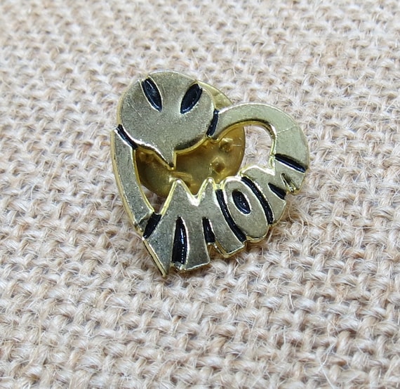 Vintage MOM Pin Gold Tone Gift for Her Groovy 70s… - image 2