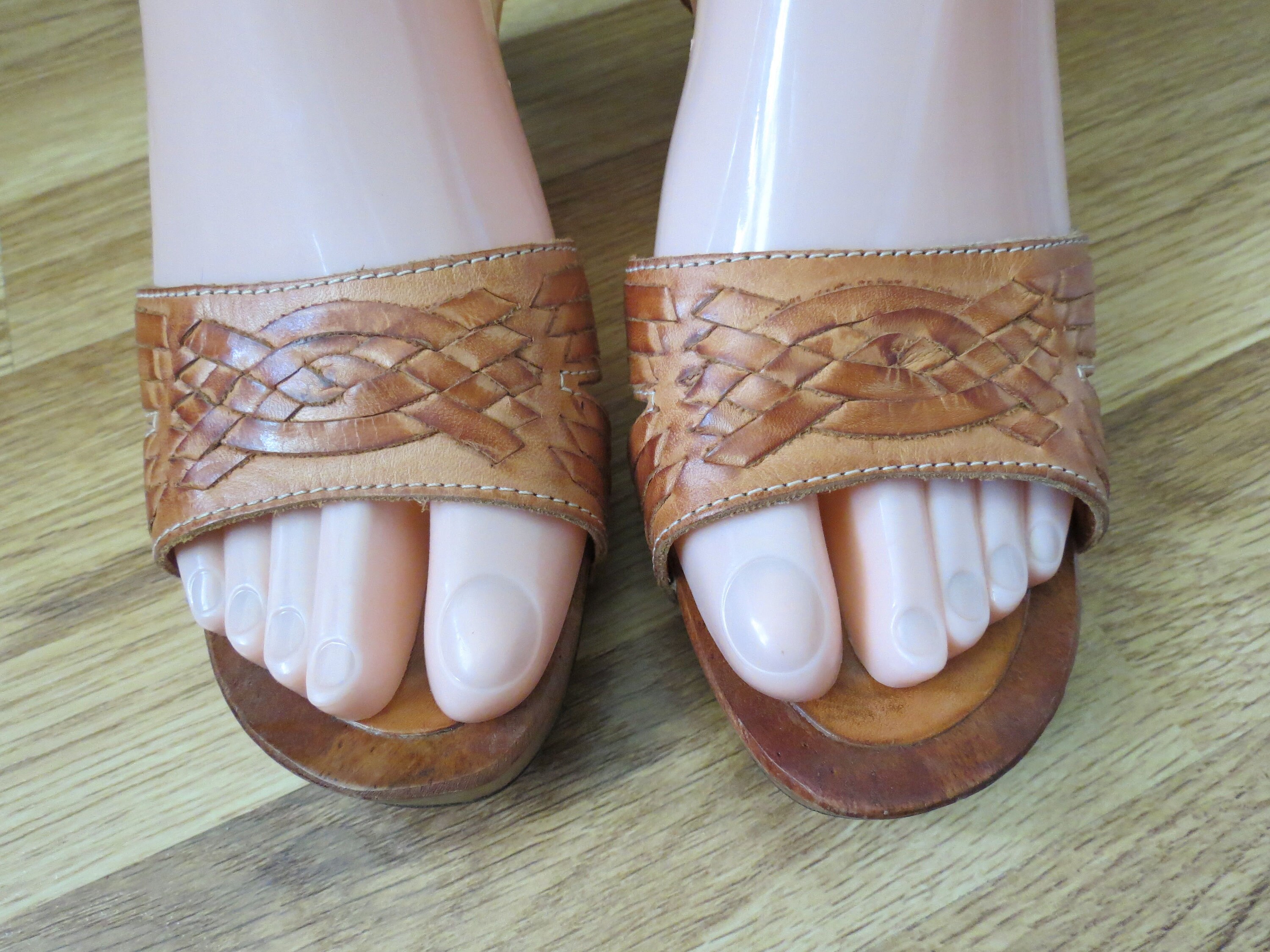 70�s Leather Sandals / Hippie Heels / Strappy Sandals