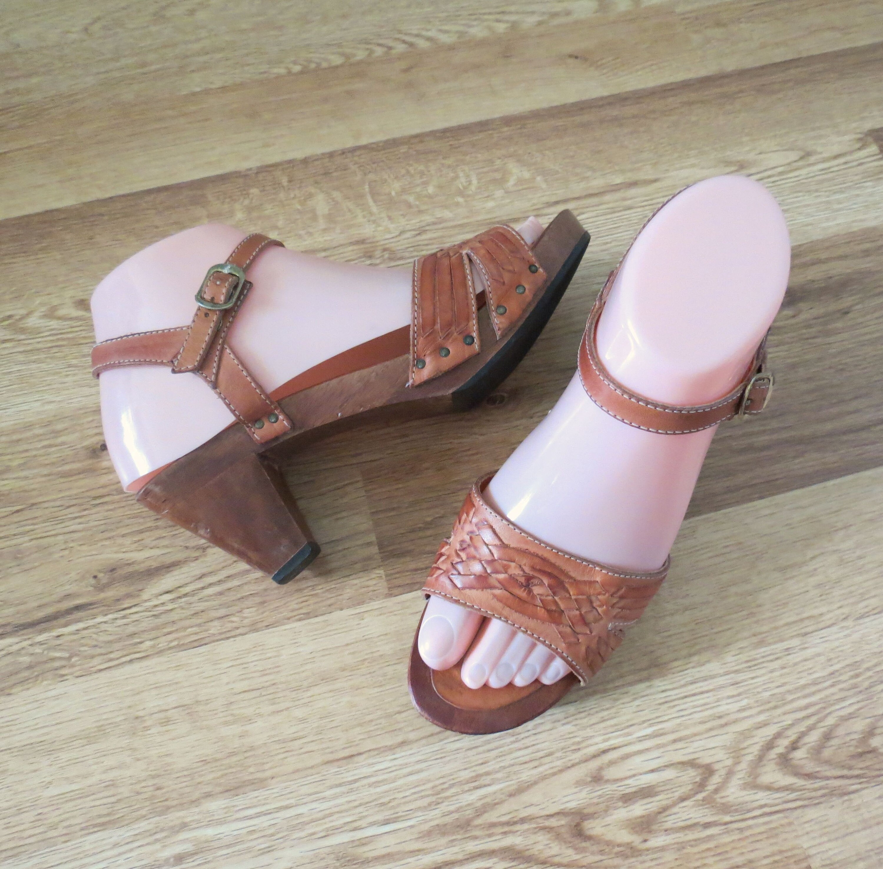 70�s Leather Sandals / Hippie Heels / Strappy Sandals