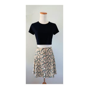 Vintage 90s Floral Mini Skirt - Button Front Daisy Print A-Line - Grunge Cottage Whimsigoth Style - Size Small