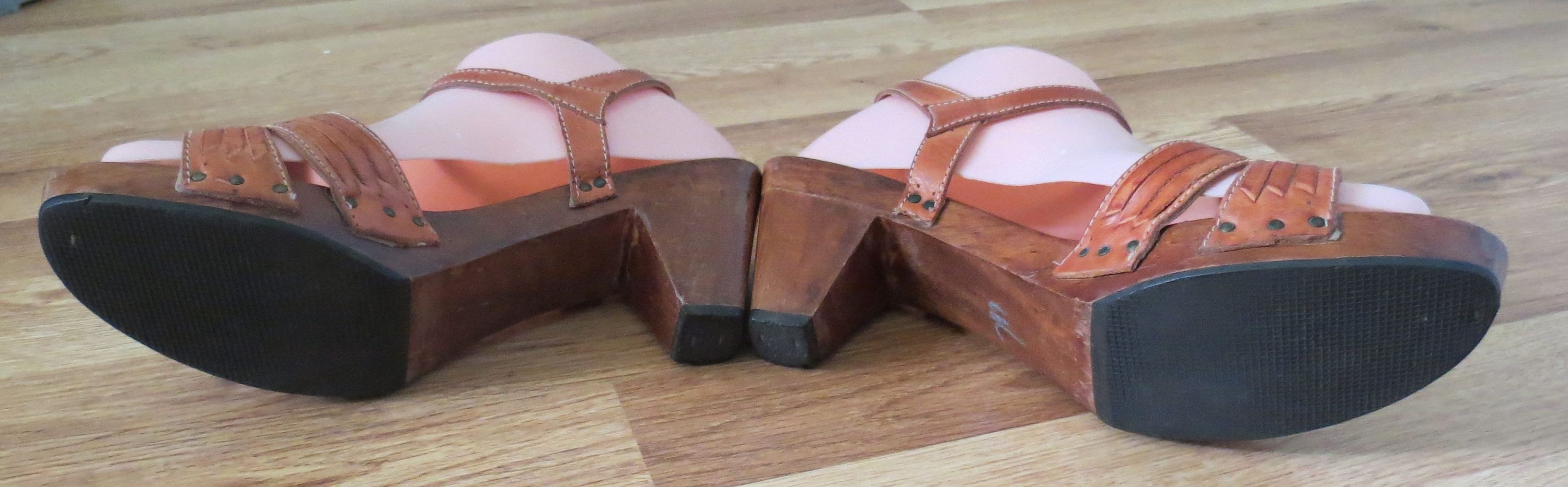 70�s Leather Sandals / Hippie Heels / Strappy Sandals