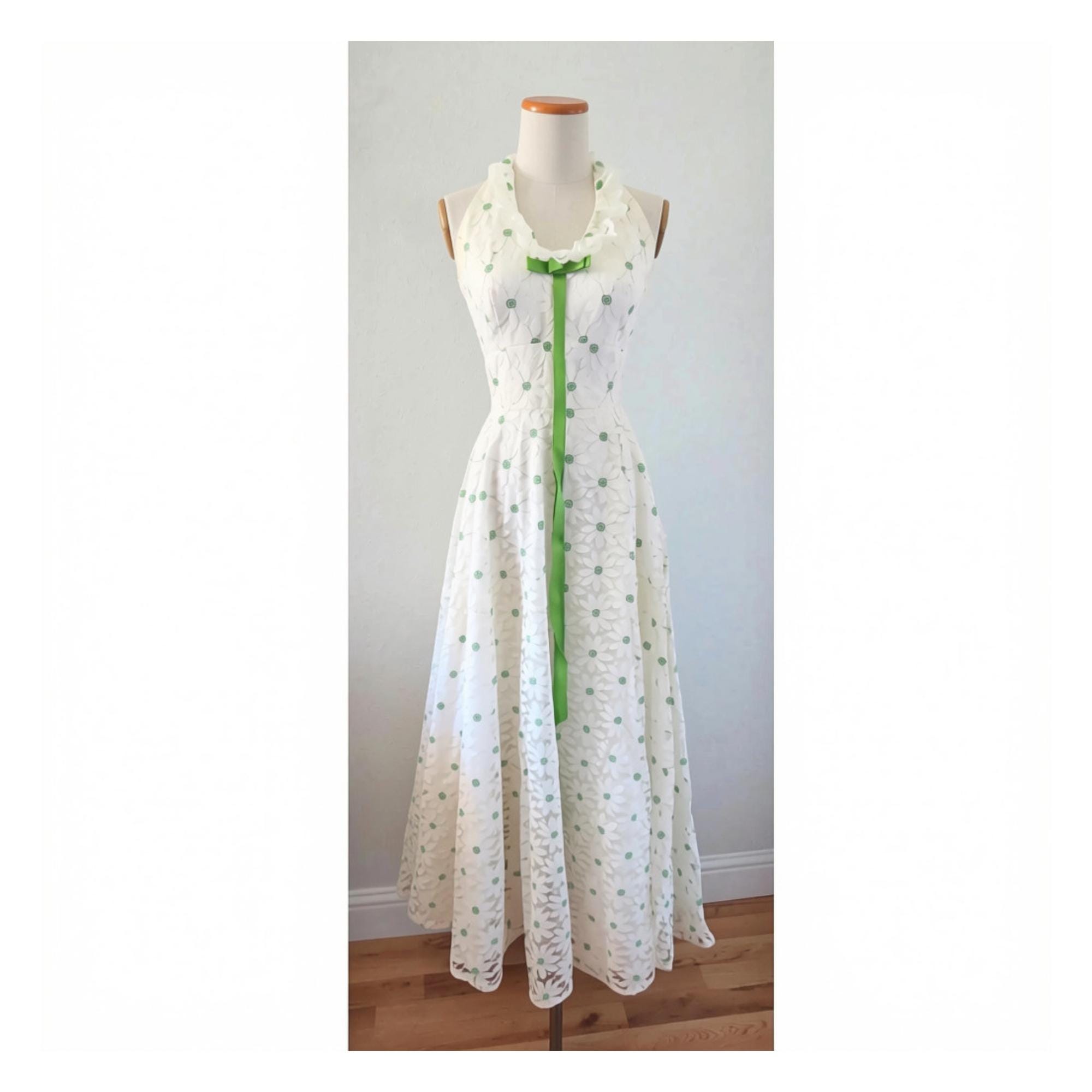 70s inspired homecoming dress Vintage 2026 prom trends
