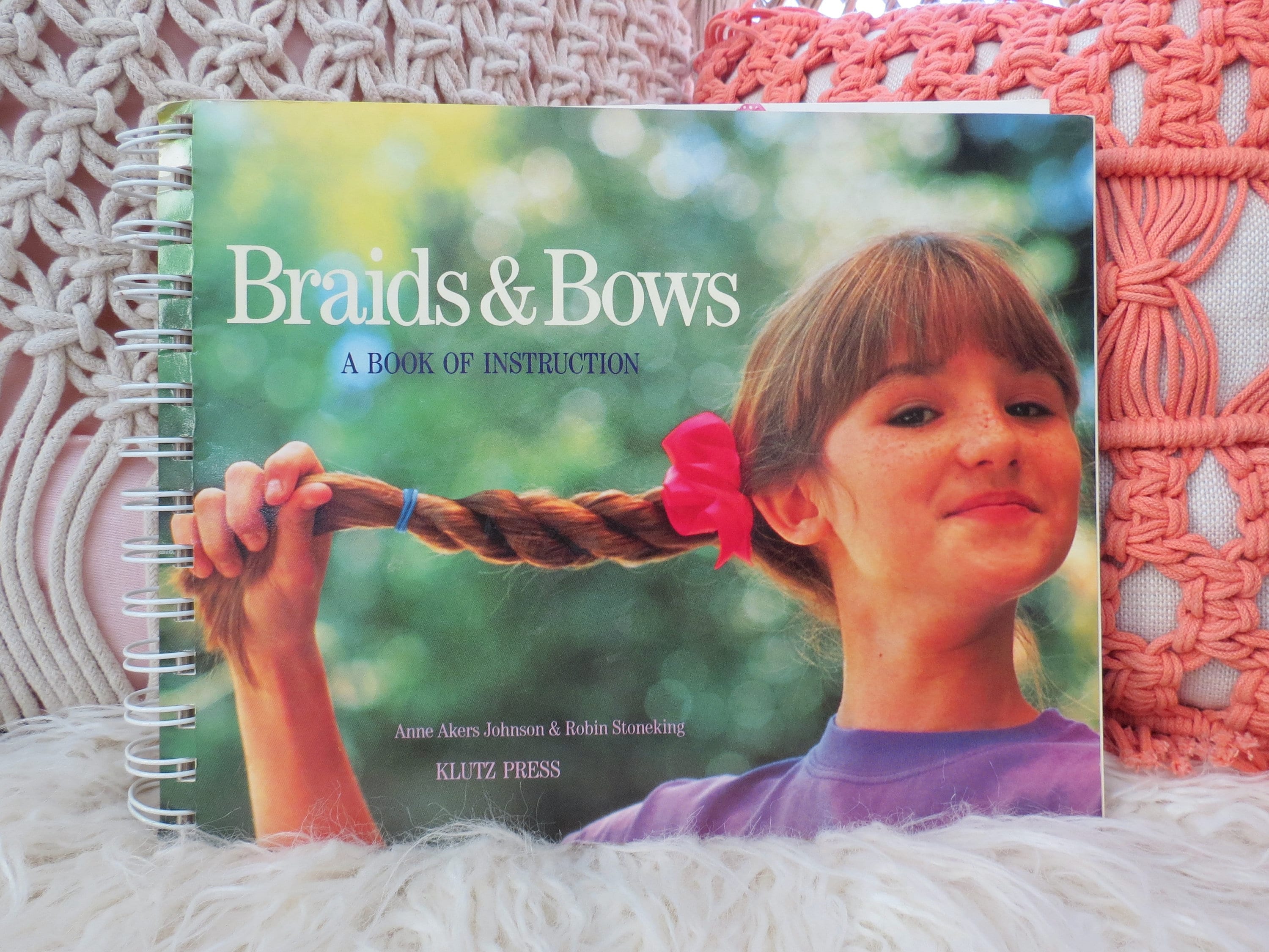 Vintage Klutz Press Braids & Bows Girls Easy Step by Step Instructions Sleepover BRAIDS & BOWS - a Book of Instruction: ANNE AKERS  main image 4