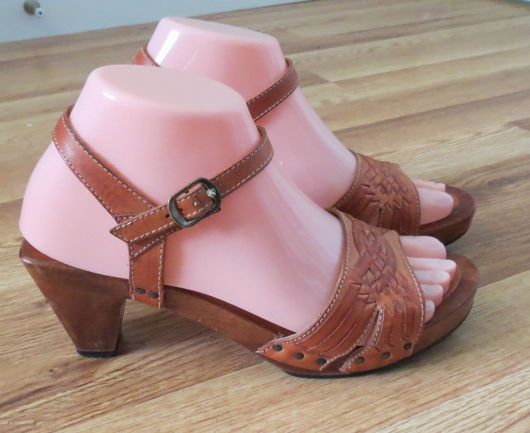 70�s Leather Sandals / Hippie Heels / Strappy Sandals