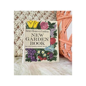 New Garden Book by Better Homes and Gardens - 1961 Edition - Mid Century 60s Gardening Reference Binder