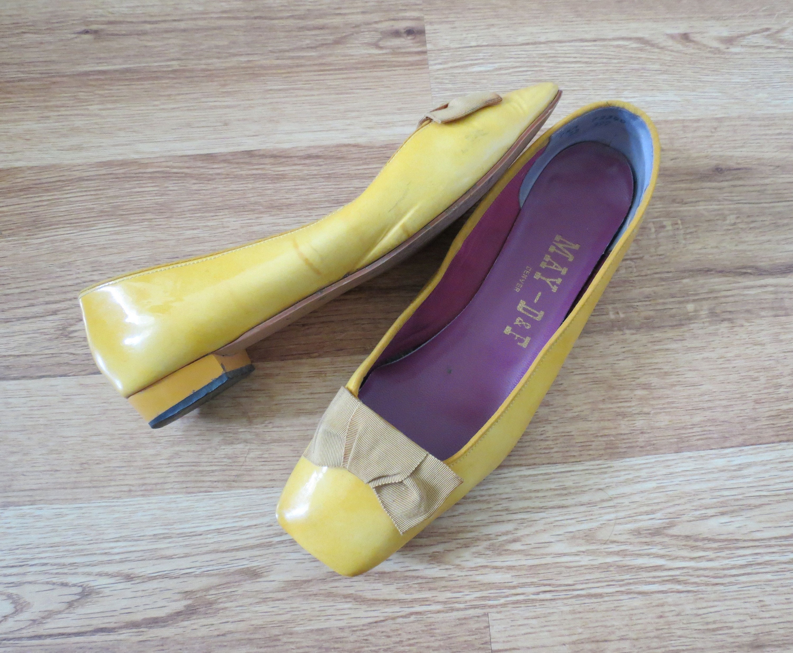 yellow bow flats