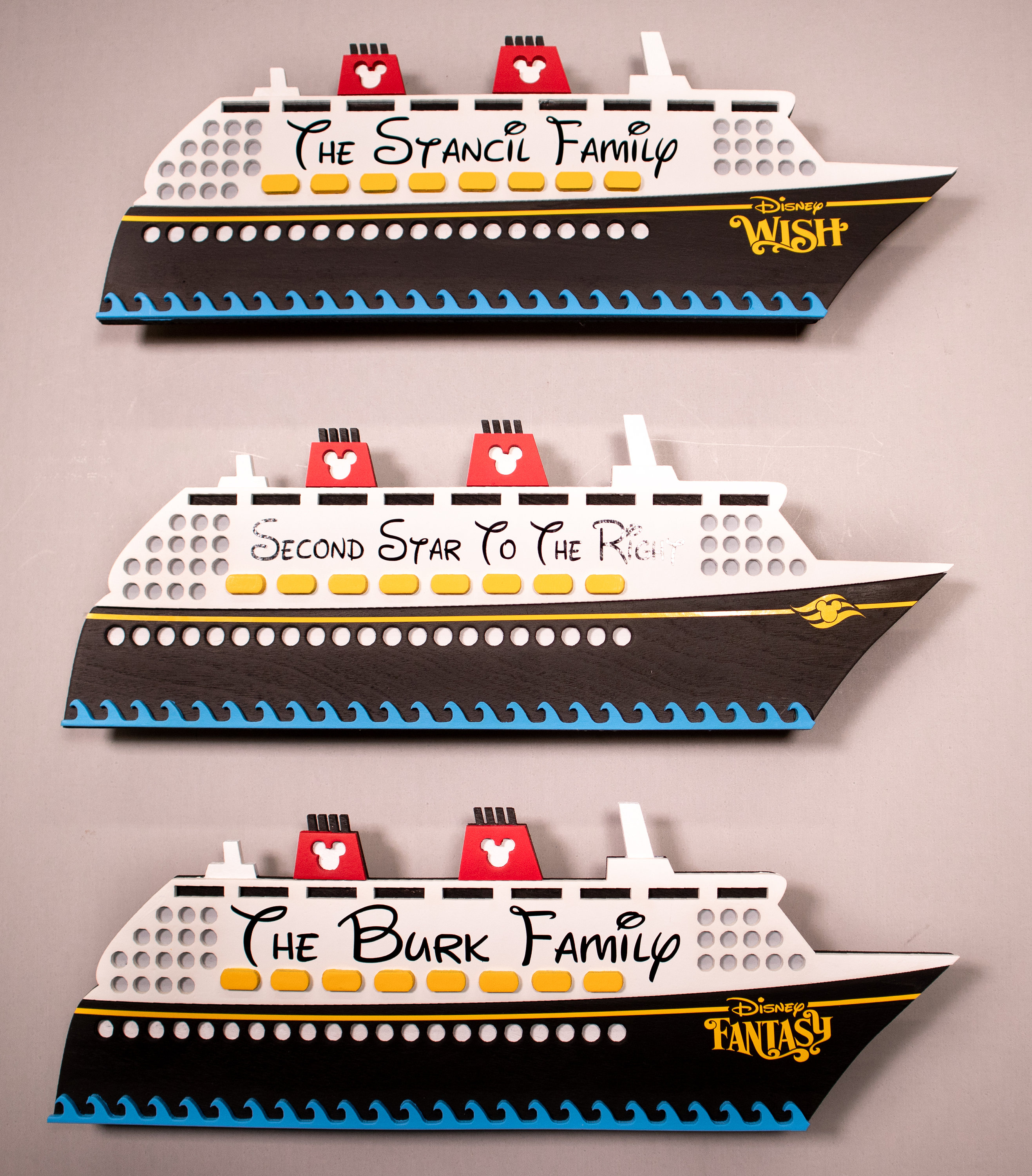 ディズニークルーズ船　Wish号の絵 オリジナルディズニークルーズ船ドアマグネット、LEDライト付き