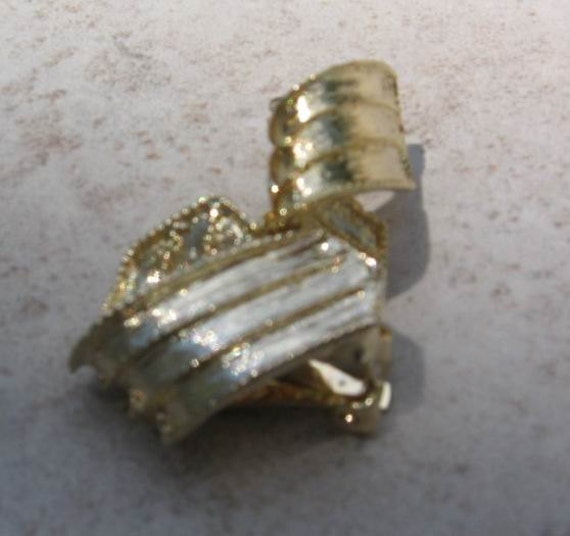 Vintage 18k GOLD Clip Earrings - image 2