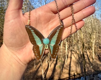 Collier aile de papillon véritable, GRAPHIUM SARPEDON, ailes d'insectes, enduit de résine, onyx vert, fleur pressée, ailes de fée éthérées, éthique