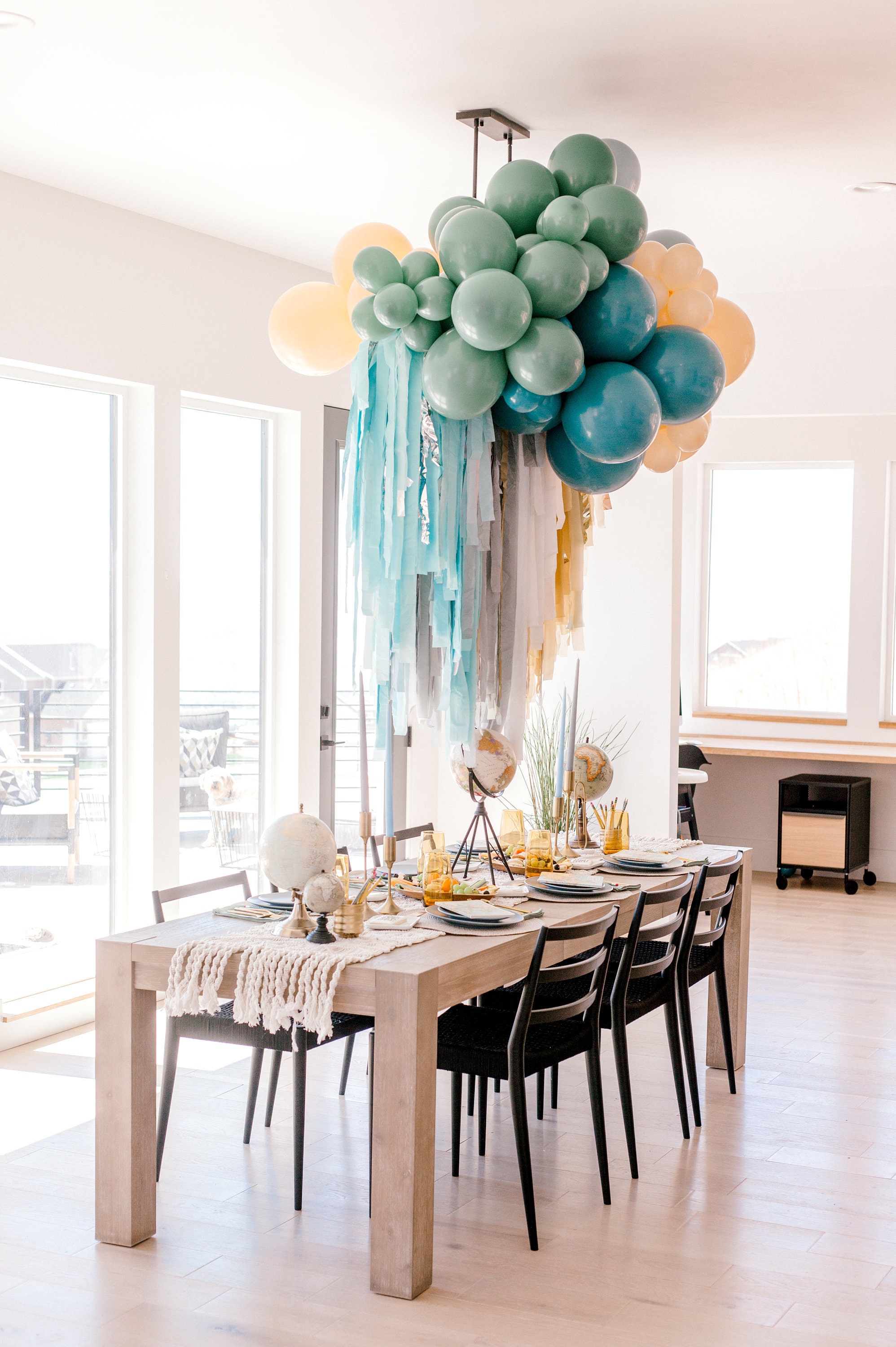 How to Hang Streamers for a Party (with Pictures), eHow