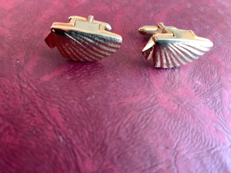 Gold Oyster Shell Cuff Links with Pearl