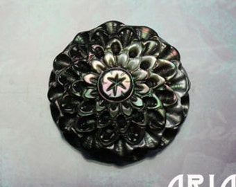 MOTHER OF PEARL: 25mm Black Mother of Pearl Carved 3D Round Mum Cabochon (1)