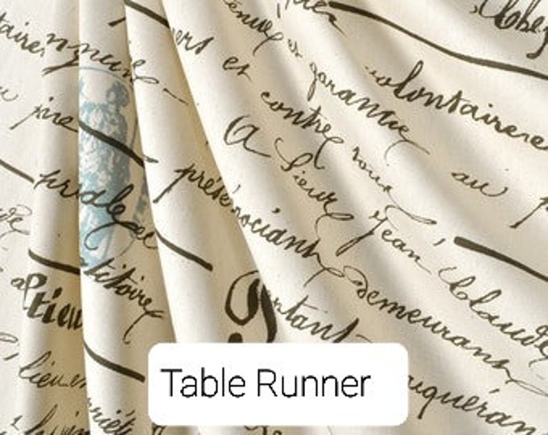 Puede incluir: Un camino de mesa beige con un patr&oacute;n de escritura en blanco y negro. El texto incluye las palabras "garant&iacute;a", "contrato", "Sieur Jean Claude", "Semeuranh" y "Litovre".