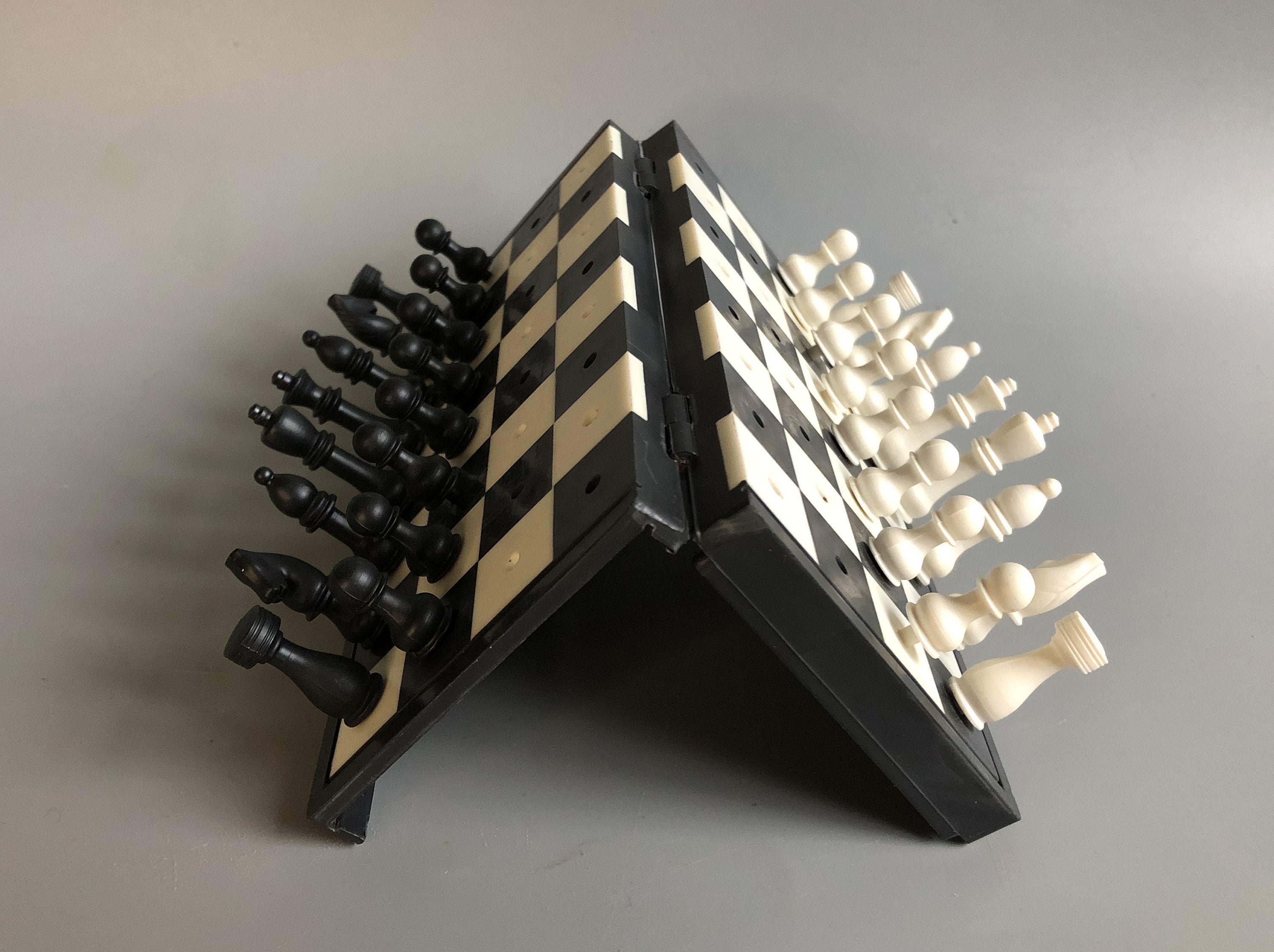 Jeu d'échecs en bois vintage russe ancien URSS des années