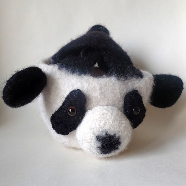 Baby Panda Knotbag Création unique et originale, sac japonais feutré, un accessoire tout tendre et rigolo.