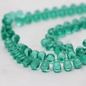50szt. łezki w kolorze turkusowym 4 x 6 mm Czeskie szklane koraliki, drobne krople Czeskie łezki, koraliki szklane Briolette, turkusowo-zielone