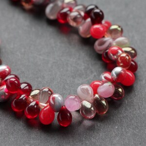 50 st röda tjeckiska glaspärlor 5 x 7 mm blandade färger granatröda tjeckiska dropppärlor blandade rosa rosor Briolettepärlor