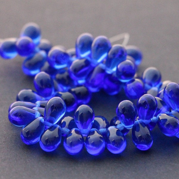 25pcs Teardrops 6x9mm bleu cobalt Perles de goutte de verre tchèque Tiny Teardrops Dark Blue Briolette Beads