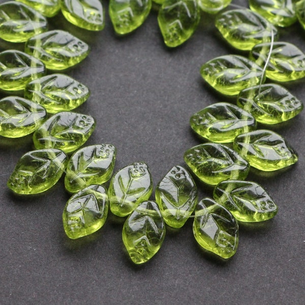 30 pièces de perles de feuilles d'olivine 12x7mm, feuilles de verre tchèque, perles florales vert Olive