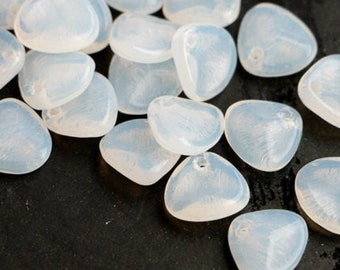 30pcs Moonstone White flower Petals Czech Flower Rose Beads 8x7mm Opal White 8mm Rose Petals Milky White Opalite