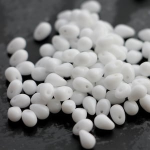 50pcs opaque White drops 4x6mm Czech Glass Drop Beads Small Briolette Chalk White Teardrops Briolette mini