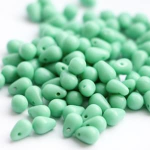 Lichtturkooisdruppels 4 x 6 mm (50 stuks) Turkooisgroen Tsjechische glaskralen Tiny Drops Tsjechische kleine briolettekralen mini-druppelkralen