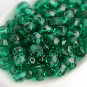 30 stuks smaragdgroene glaskralen 6 mm Tsjechische vuurgepolijste kralen, ronde facetgeslepen glaskraal 6 mm groene facet