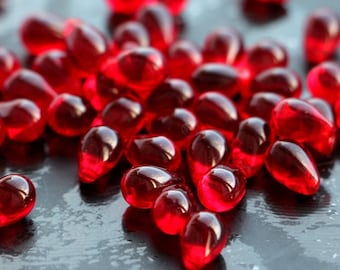 Lacrime rosse 6 x 9 mm (25 pezzi) Perline di vetro ceco rosso rubino siamese Gocce Briolette Lacrime rosse Perline ceche a goccia