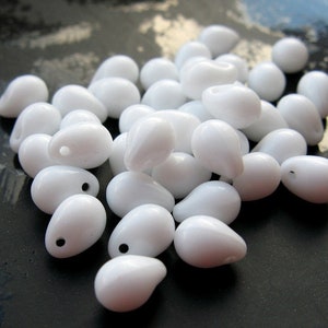 25pcs White Drops 5x7mm Czech Glass Drops Beads Teardrops White small briolette beads